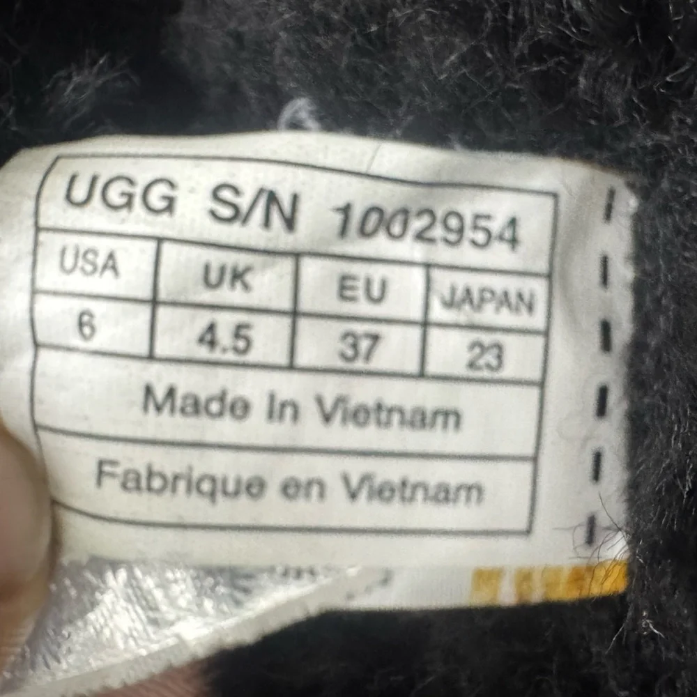 UGG Women’s Bailey Bow II Size 6‎